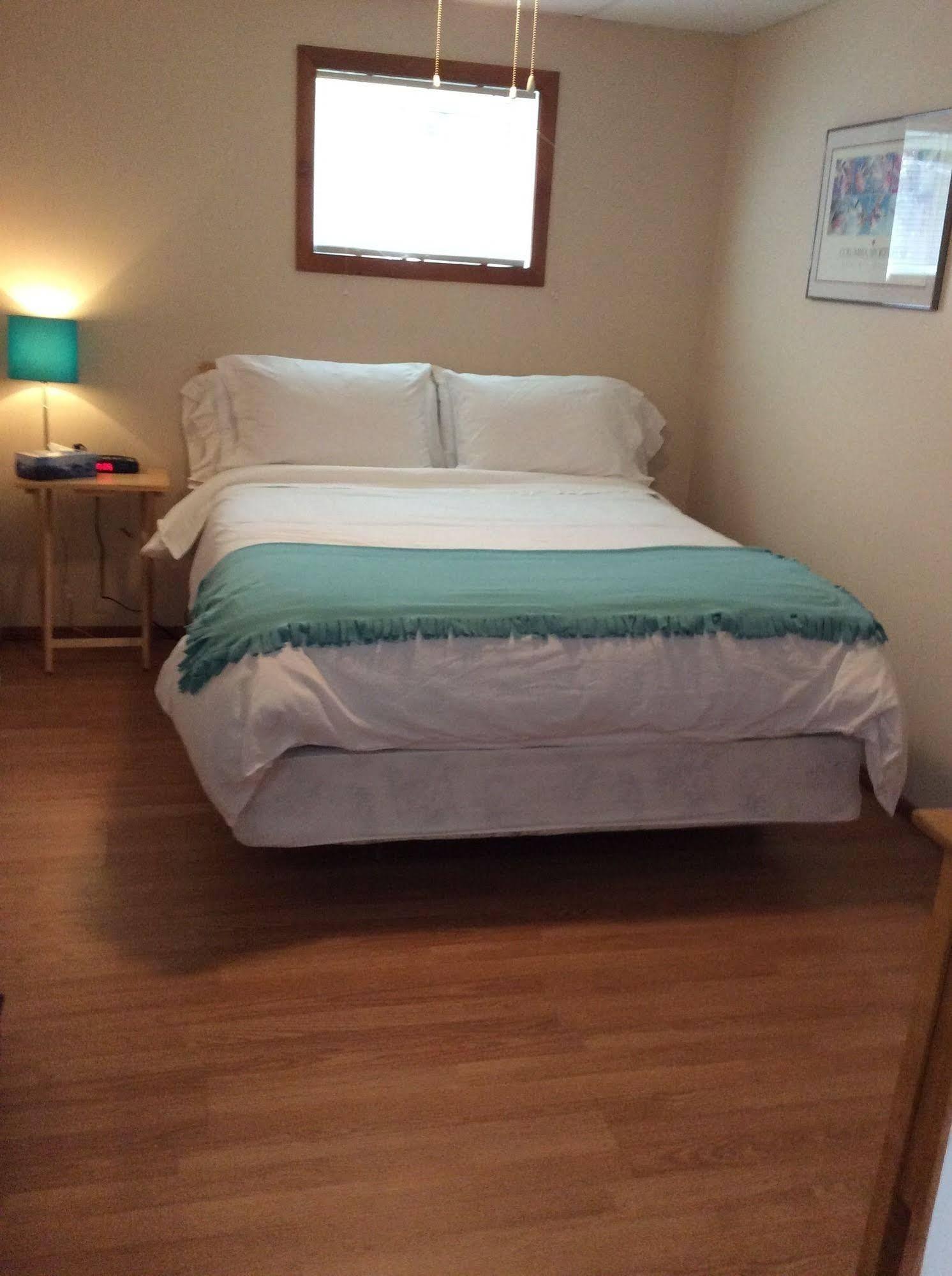 N' This On The Bay -Vacation Suite Wiarton Exterior photo