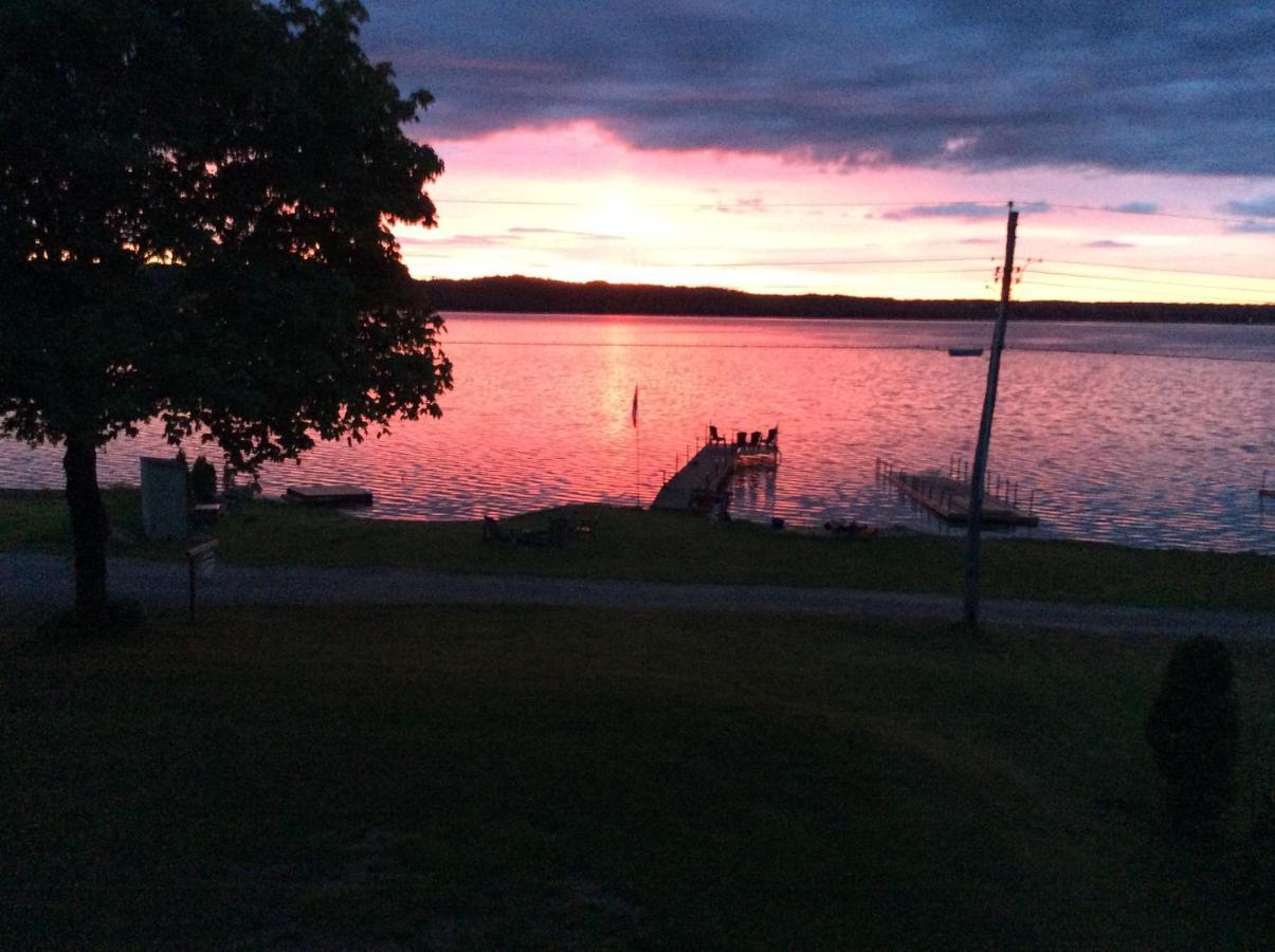 N' This On The Bay -Vacation Suite Wiarton Exterior photo