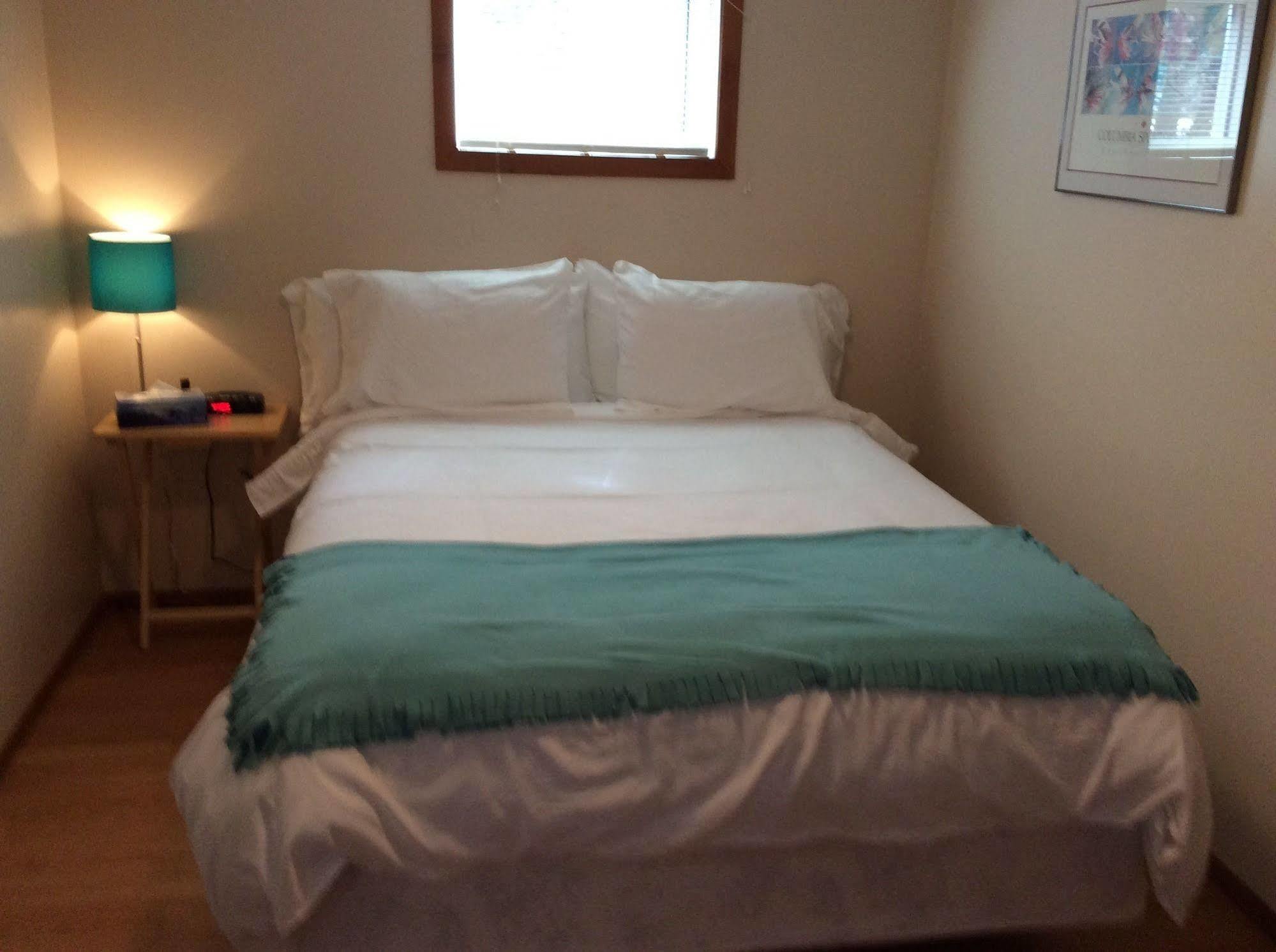 N' This On The Bay -Vacation Suite Wiarton Exterior photo